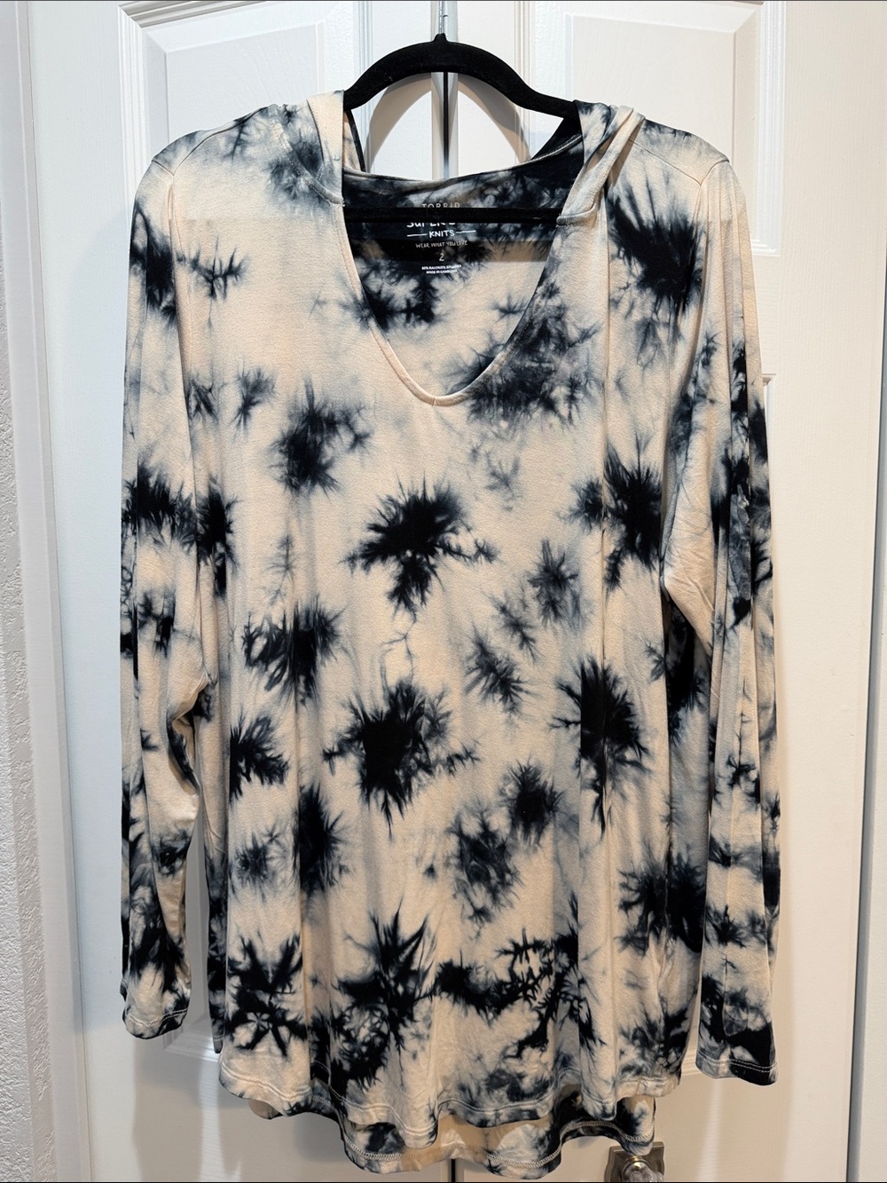 Torrid Tie-Dye Long Sleeve V-Neck Hoodie Top Size 2